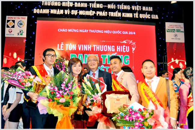 Công Ty TNHH TMDV Tin Học Long Bình Vinh Dự Nhận Giải Thưởng Thương ...